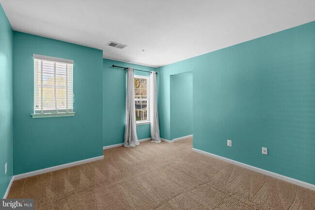 Building Photo - 920 St Martins Loop