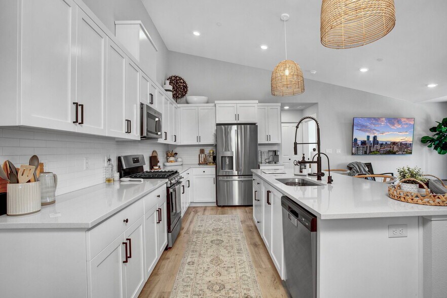 Building Photo - 16625 SW Botany Bay Ln