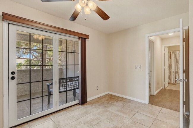 Building Photo - Upgraded 2 bedroom 2 bath upstairs condo