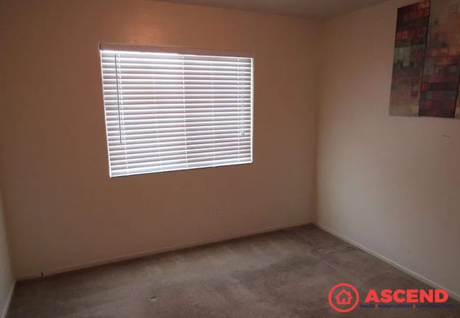 Building Photo - Large Two Story Home Near Golden Valley Hi...