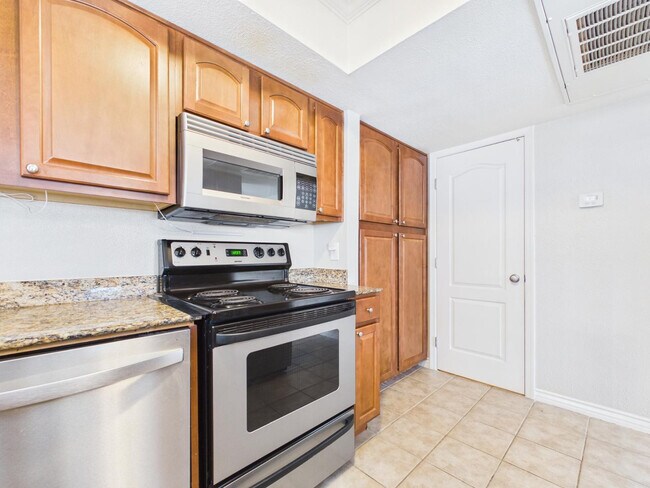 Building Photo - 3420 W Danbury Dr