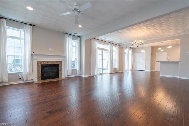 Building Photo - 5616 Memorial Dr