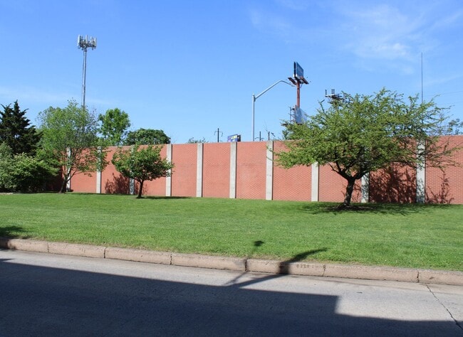 Building Photo - 564 Race St