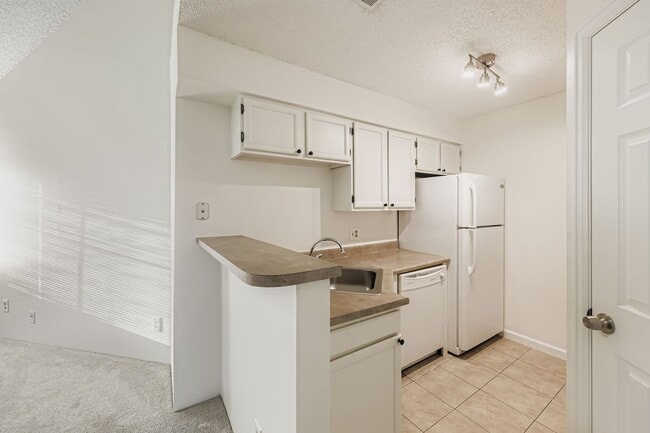 Building Photo - Cozy 1 bedroom condo with 1 bath