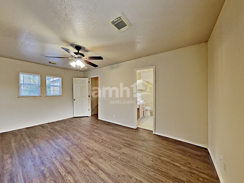 Building Photo - 4974 Bending Elms