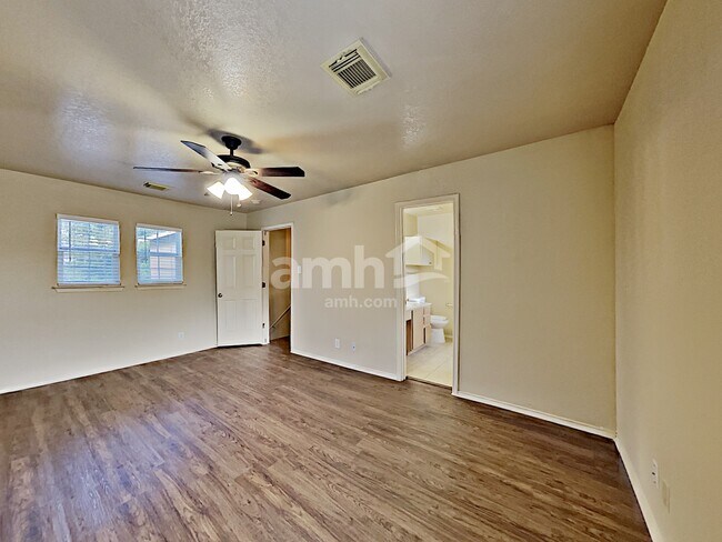 Building Photo - 4974 Bending Elms