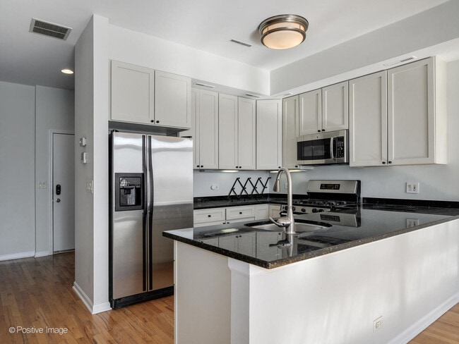 Building Photo - 2225 W Wabansia Ave