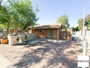 Building Photo - 2/1 Charming Corner Apartment in Glendale!