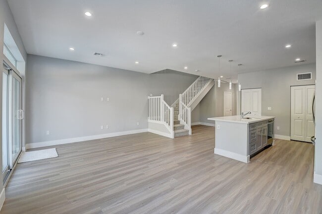 Building Photo - Frederick Isles Townhomes - Delray Beach