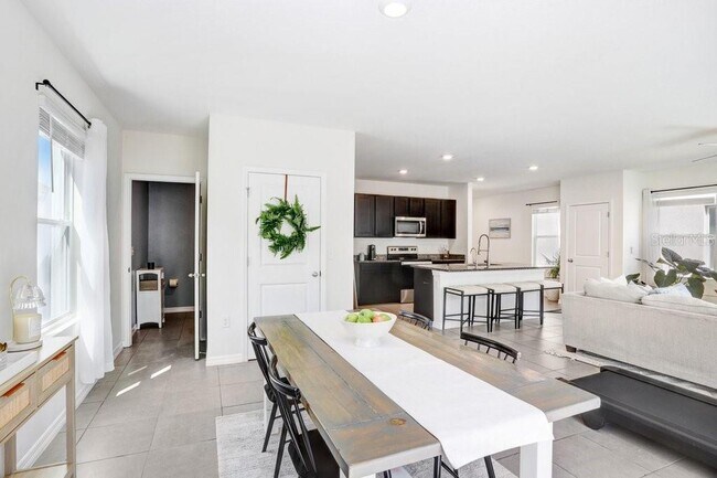 Building Photo - 3044 Suncoast Plains Dr