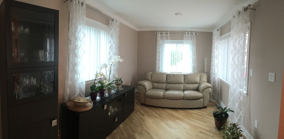 family room - 130 Diamond Ln