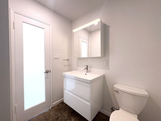 Building Photo - AVAILABLE NOW!! Studio Apartment in Palm Springs!!