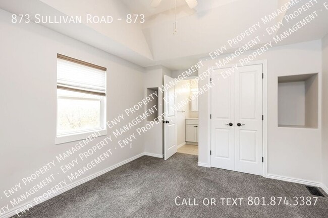 Building Photo - 873 Sullivan Dr