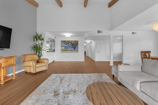 Building Photo - 17 Lugo Dr