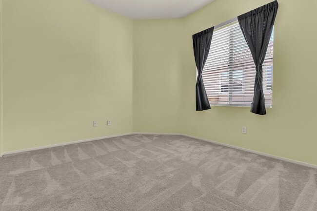 Building Photo - 2773 N Blackburn Dr