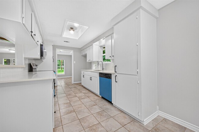 Building Photo - 18747 Woodridge Dr