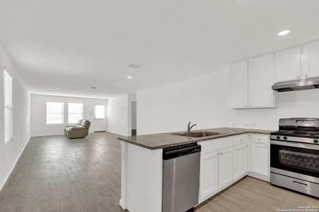 Building Photo - 5499 Daphne Path