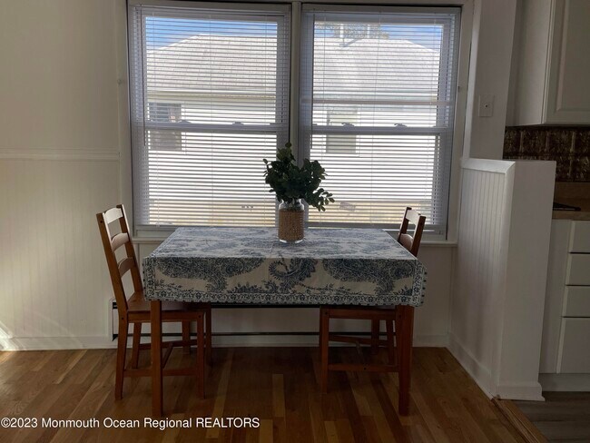 Building Photo - 237 Seabreeze Ave