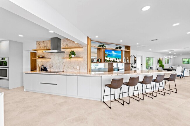 Building Photo - 1725 NE 23rd Ave