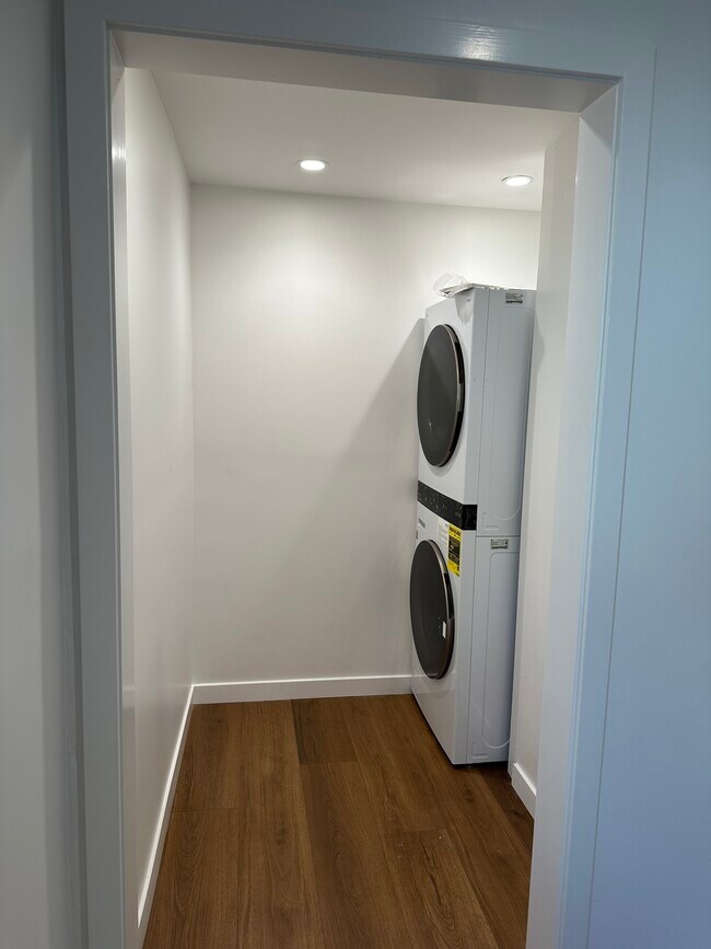 Building Photo - 4018 Prospect Ave