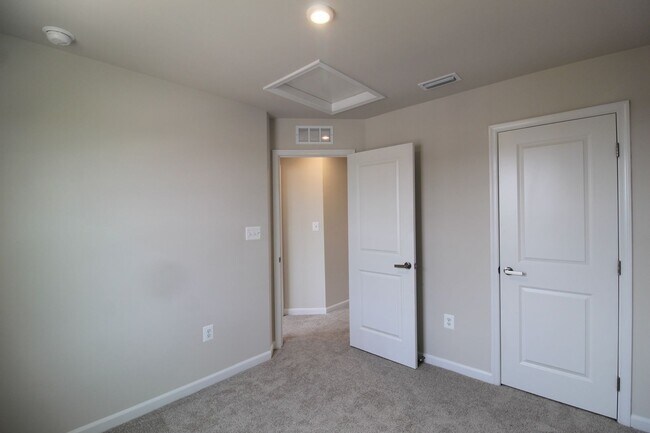 Building Photo - 34 Apple Wood Ln