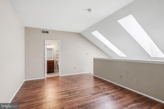 Building Photo - 4215C Aberdeen Dr