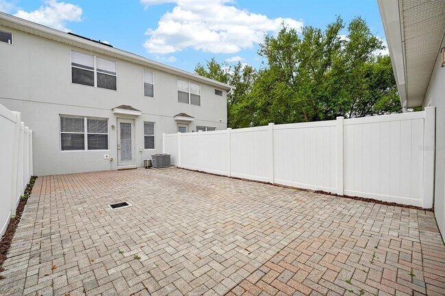 Building Photo - 14239 Avenue of the Groves