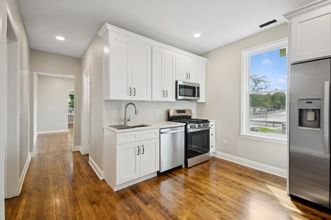 Building Photo - 3300 N Karlov Ave
