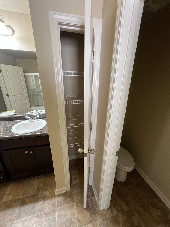 Building Photo - Beautiful 3-Bedroom, 2.5-Bath Home in Established Community!