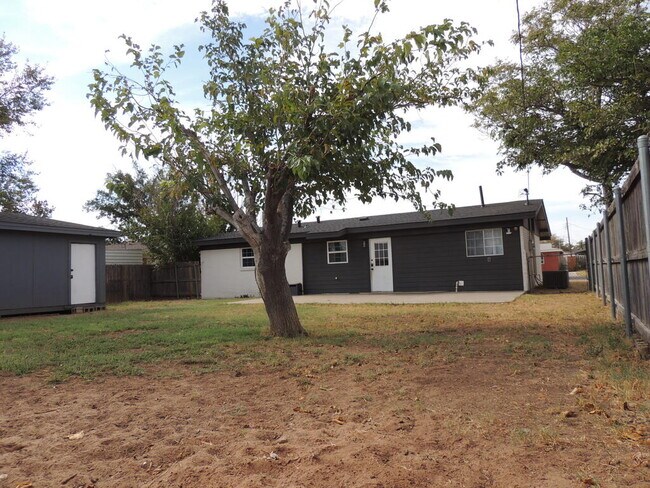 Building Photo - 2816 Catalina Dr