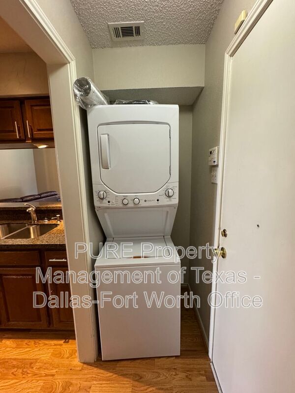 Building Photo - 6308 Winton St