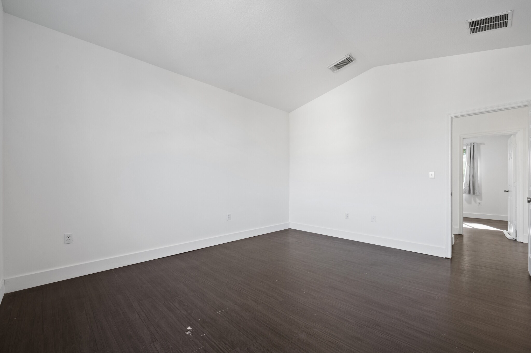 Building Photo - 1180 NE 41st Ave