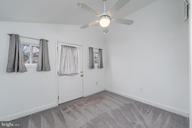 Building Photo - 1153 Riverside Ave