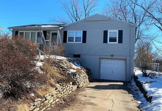 Building Photo - 5607 N 68th St