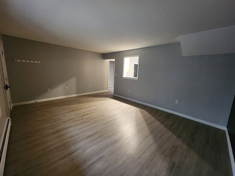 Building Photo - 205 Forest Dr