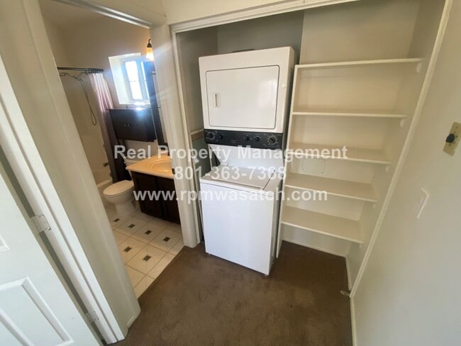 Building Photo - Cozy 1 bedroom loft townhome in Kearns
