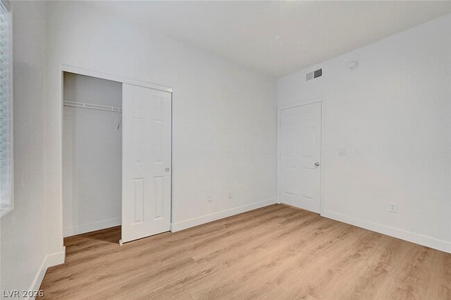 Building Photo - 2291 W Horizon Ridge Pkwy