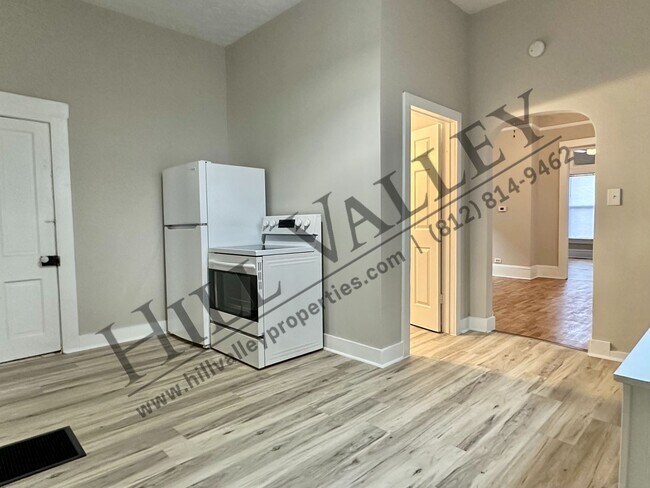 Building Photo - Two Bedroom Home