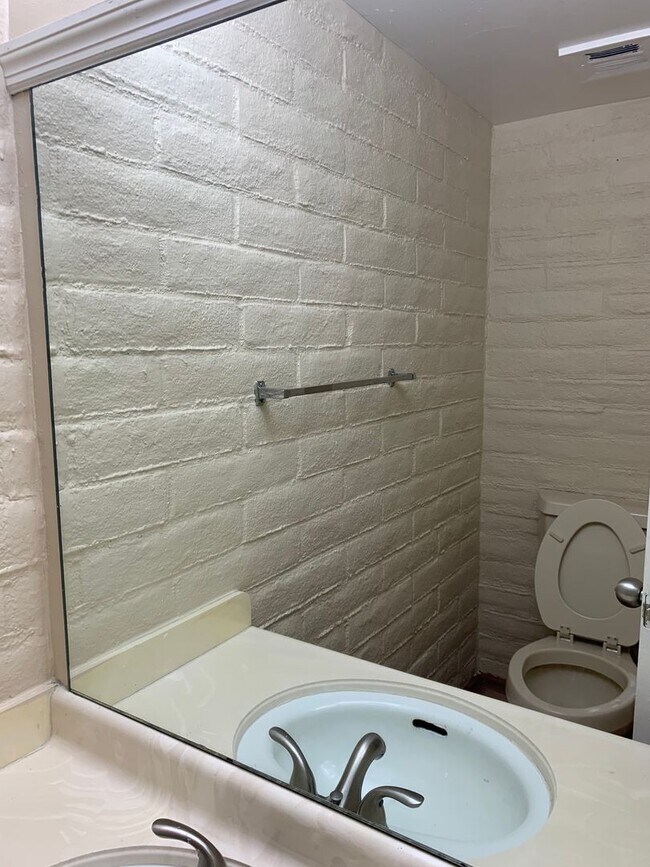 Building Photo - Tucson Blvd/2875