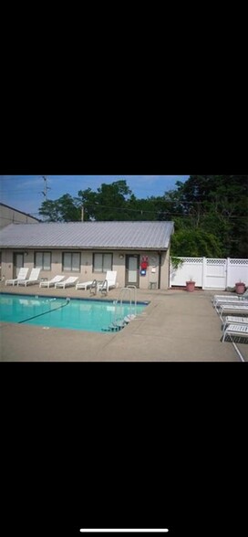 Condo shared pool - 19 Bourbon St