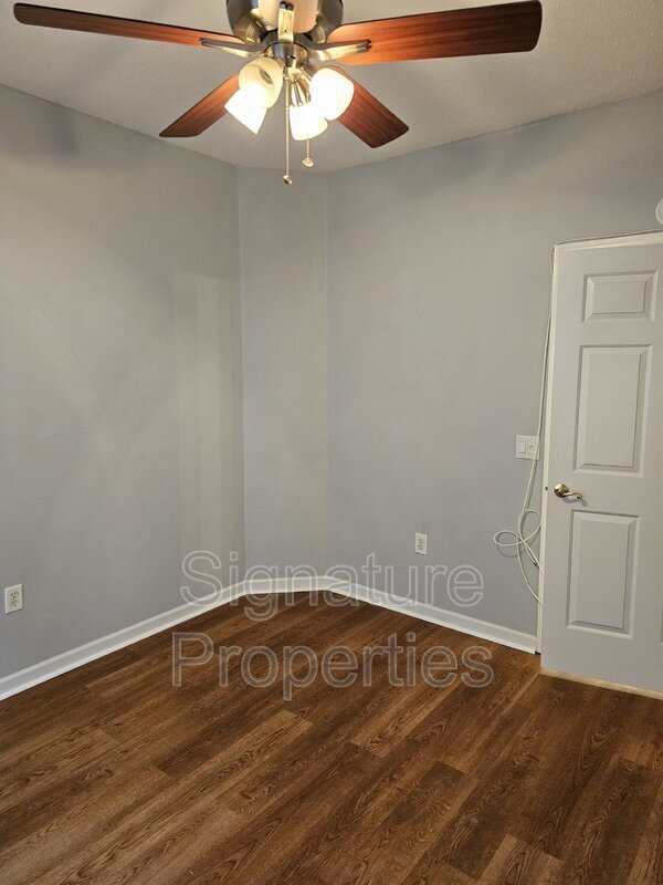 Building Photo - 801 Brassie Ln