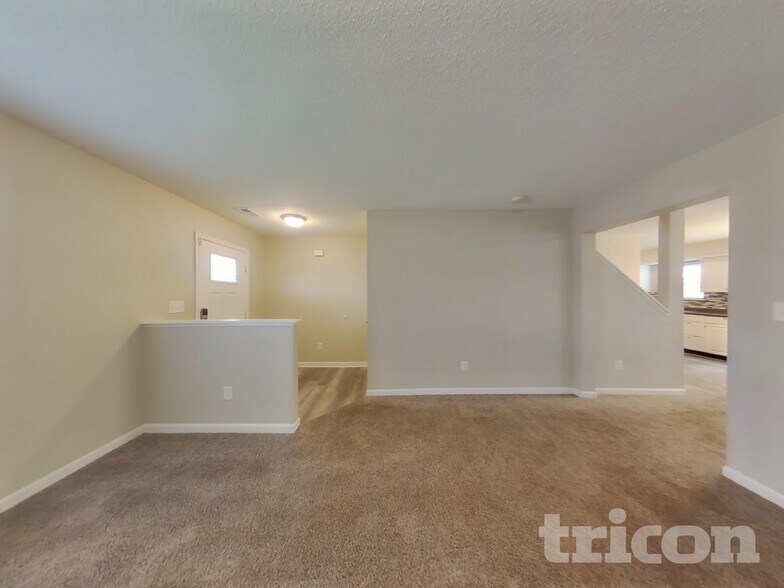 Building Photo - 2195 Lakecrest Dr