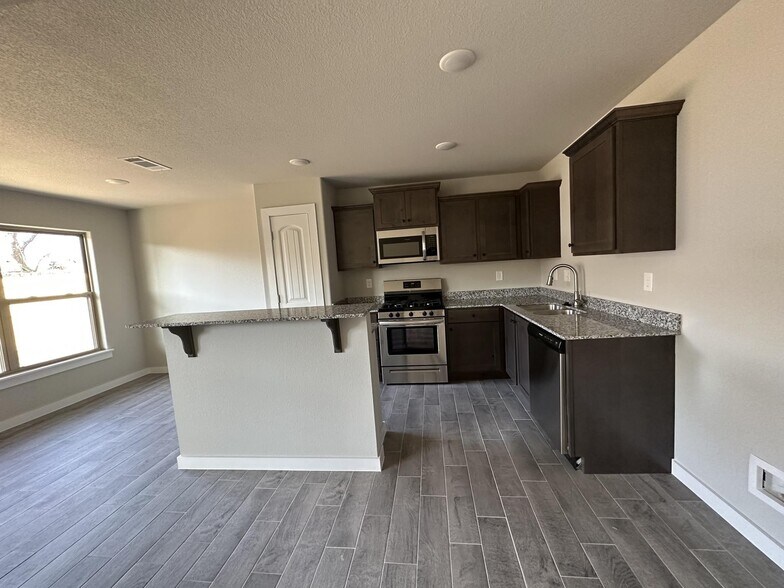 Building Photo - 451 Rama St