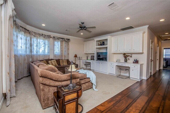 Building Photo - 25219 Hideaway Run Dr