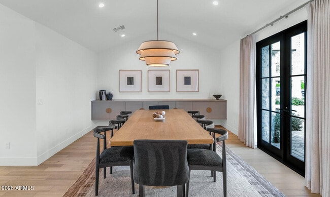 Building Photo - 6039 E Calle Camelia