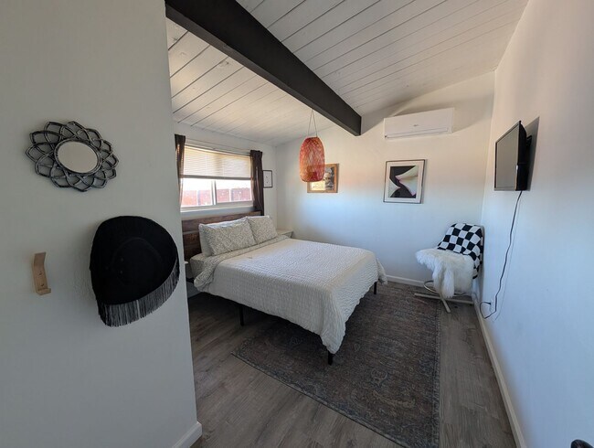 Building Photo - Adorable 2 bedroom 1 bathroom home *** FIRST MONTH DISCOUNTED RENT**