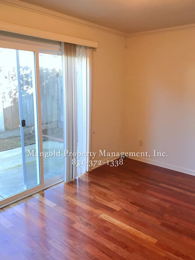 Building Photo - Charming Two-Story 2-Bed 2-Bath Home with Wrap-Around Balcony & Hardwood Floors in Seaside