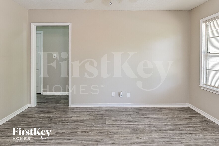 Building Photo - 712 McCardell Dr