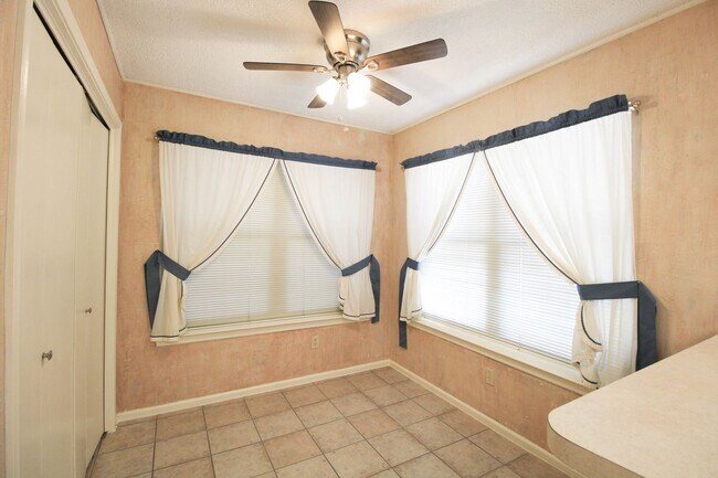 Building Photo - 10323 Quail Meadow St