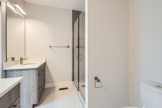 Building Photo - GORGEOUS TOWNHOUSE IN RiNo